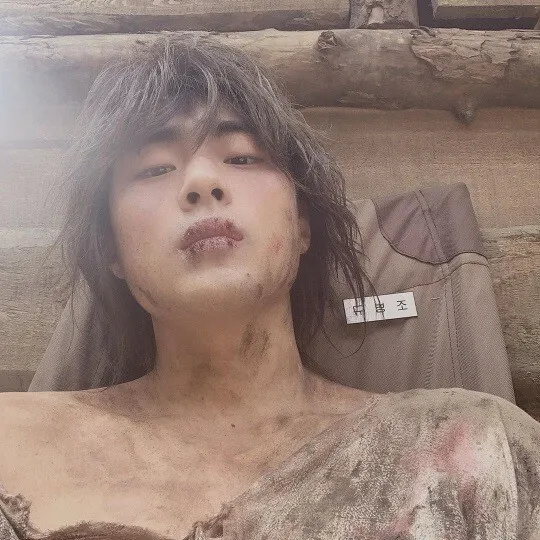 看造型就知道這角色很淒慘的部分：）