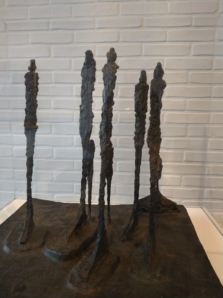 依舊是阿爾伯托·賈柯梅蒂的作品《La Forêt》