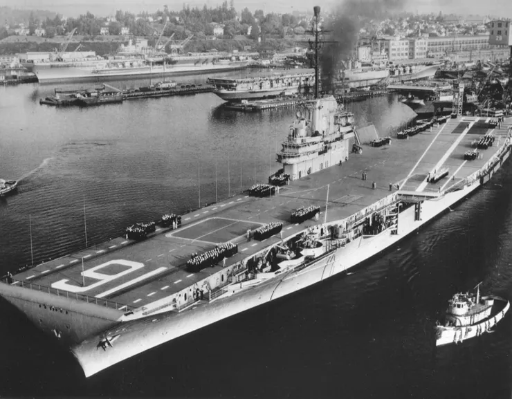 1955年9月，列星頓號離開普吉灣，到近海試航。不久前列星頓號完成了SCB-27C及SCB-125改建，裝設斜角飛行甲板及封閉艦艏。此時列星頓號仍未裝設彈射器，將在試航後補建。後方的兩艘航空母艦分別為中途島號（中央）及珊瑚海號（後方）。