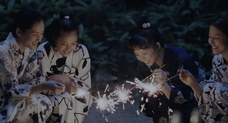 我一直都很喜歡這一幕，為了這幕的國際版海報，又看了一次《海街日記》。