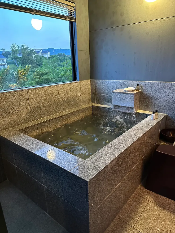 兩個泡湯池之一!