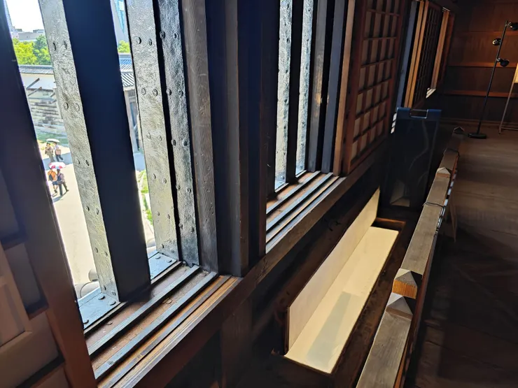 渡櫓內部南側的槍落裝置