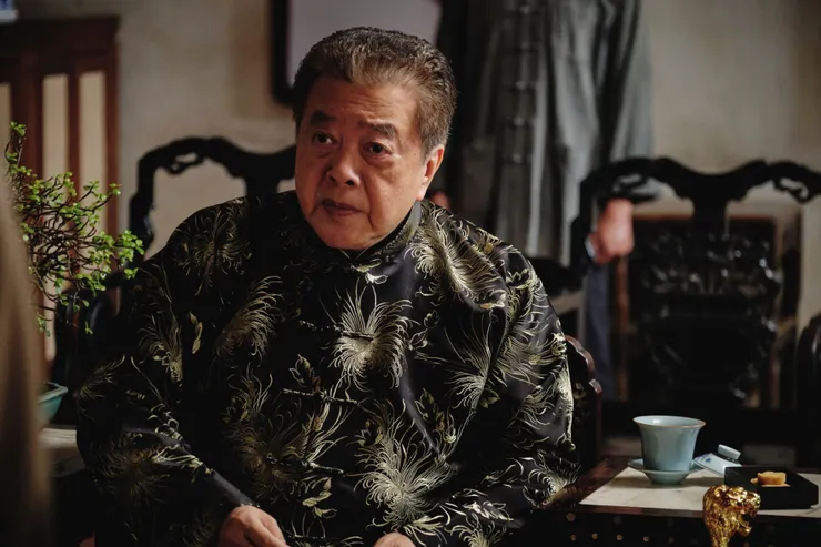 幕後大BOSS，沒什麼戲份卻掌握整盤棋。圖片來源自：劇夠