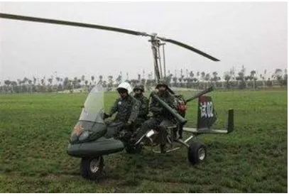攜帶武器乘坐“三蹦子”飛行器