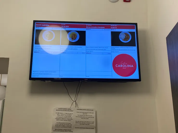 路口可以看到今天的菜單,記住你要點的號碼