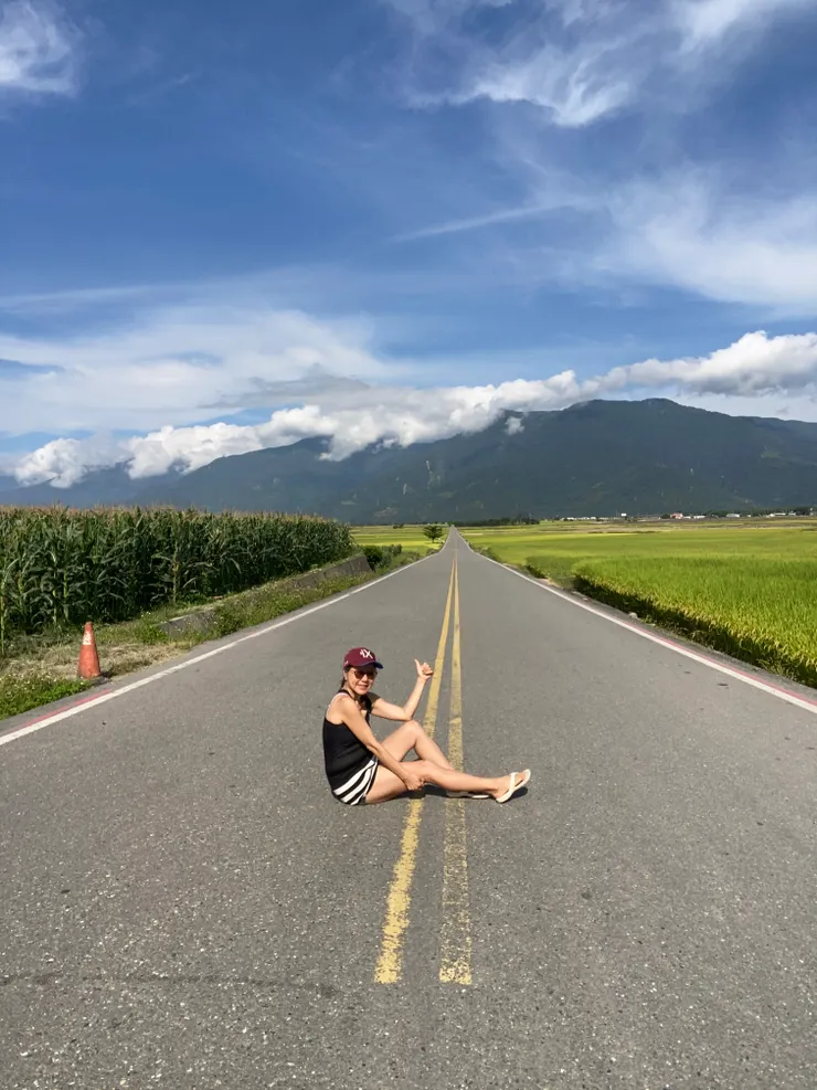 還不會燙的柏油路面