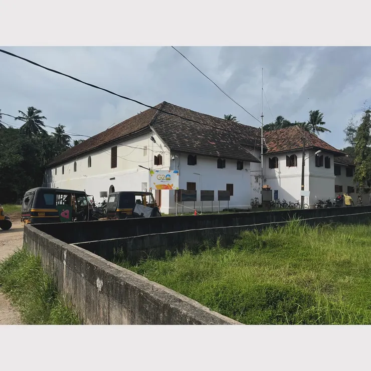 很像民房的荷蘭宮