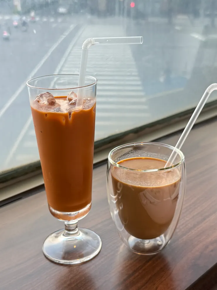 泰式奶茶  &  焦糖拿鐵咖啡