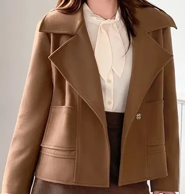 CCGIRL中大尺碼 俐落大翻領軟糯毛呢短版外套大衣