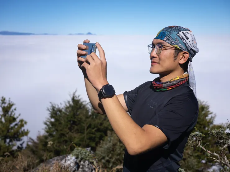 感謝小曾幫我留下雲海上使用SHARP AQUOS sense8的畫面,手錶高度顯示2910公尺,還有後面滿滿的雲海,這天天氣實在太讚啦!