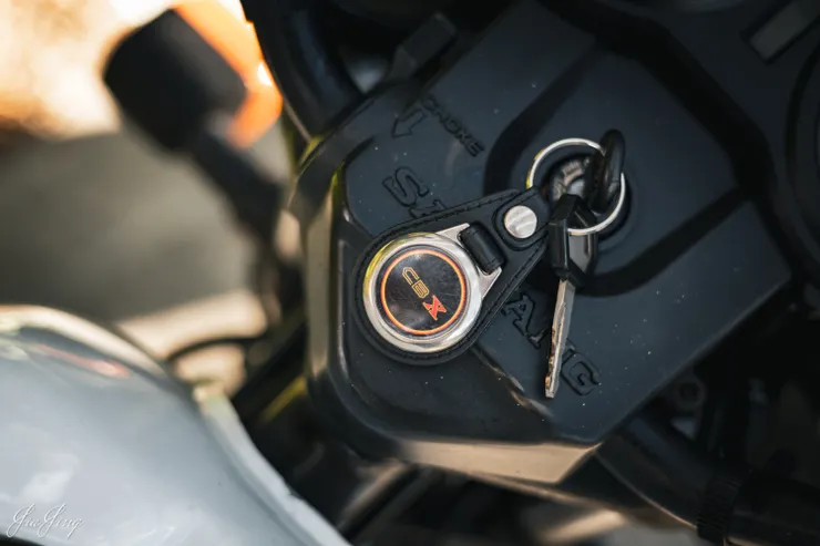 阻風門位於鑰匙孔左側