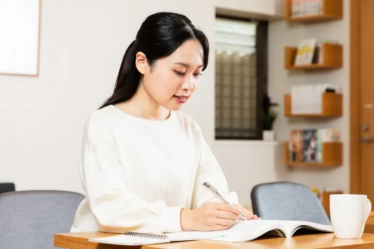 歲月不留人，應該積極努力，珍惜每一刻 (圖片來自Photo-ac)