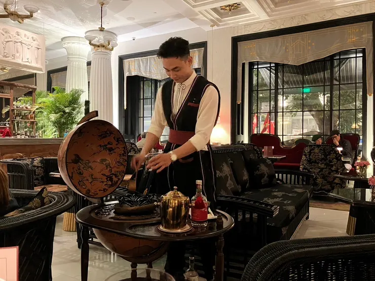 實際上的地球儀(裡面裝的是越南傳統米酒)