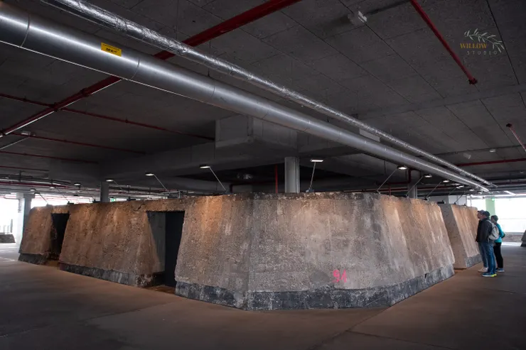 砲塔內部原本的主要砲台遺留結構，目前已變成展示點