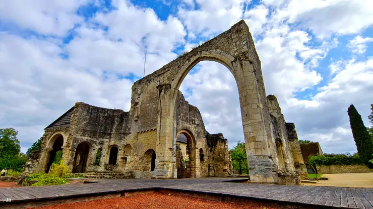 【千年歷史仍難免毀於二戰兵燹！修道院廢墟。】