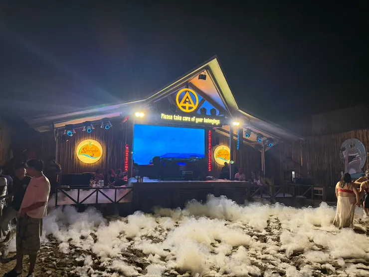 凌晨12點夜店會清場