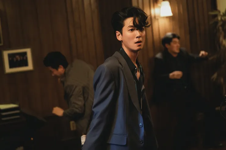 鄭敬淏飾演強表