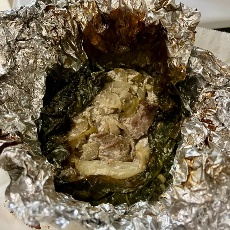 重新再烤一次後，芋頭葉變成我比較熟悉的，葉菜類烤過後的暗沉綠色