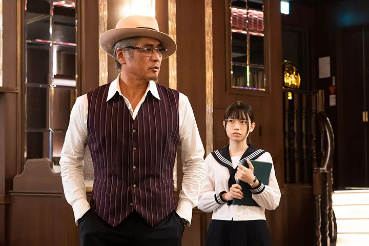 祁答院一輝及秘書水樹風華,圖片來源:Netflix