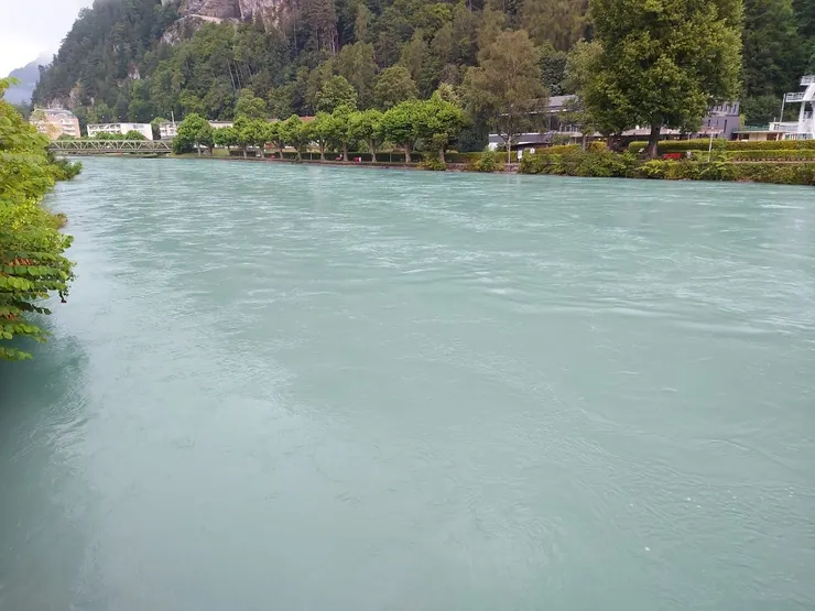 河水依舊流著....這令人羨慕的水資源