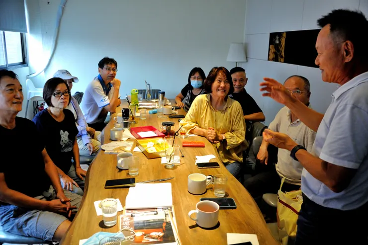 【看完展覽,到爾祥預訂的「慕泥灰咖啡文創店」小聚。】