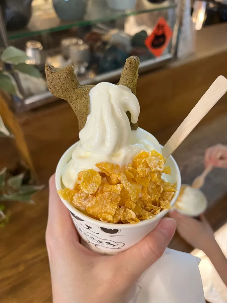 玉米片鮮奶霜淇淋。