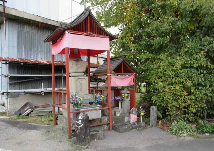 有小紅房的地藏尊