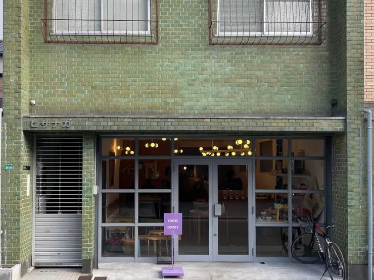 《Coffee County Fukuoka》店面門口