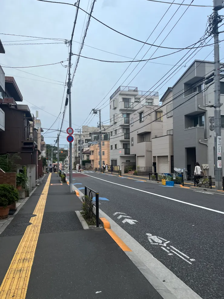 走在路上不禁會想：啊 這就是日本的街道啊～真的很乾淨