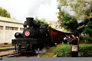 離開車庫園區月台之後折返前往車庫