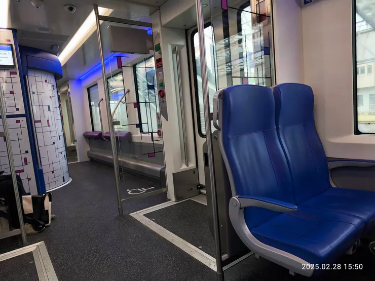 長途巴士內的身障位與廁所