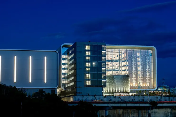 夜間的台積電全球研發中心 By 曾 成訓, via Wikimedia Commons