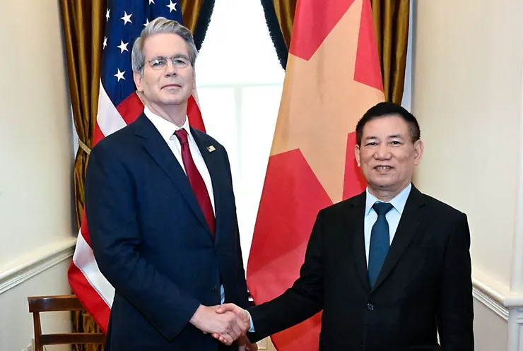 越南副總理在第一時間趕赴美國,協商貿易逆差與洗產地的問題。