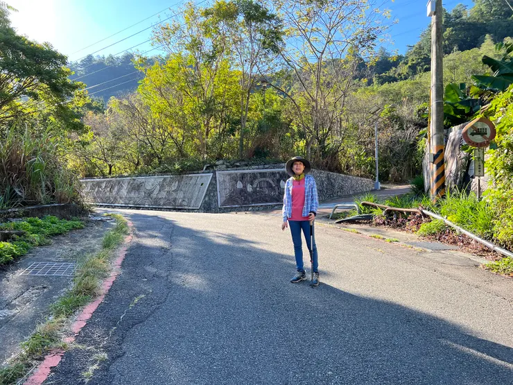 原住民風味浮雕駁坎