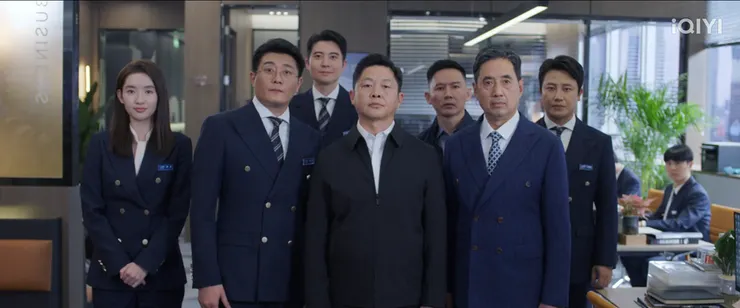 我好像看到我跟長官合照的樣子