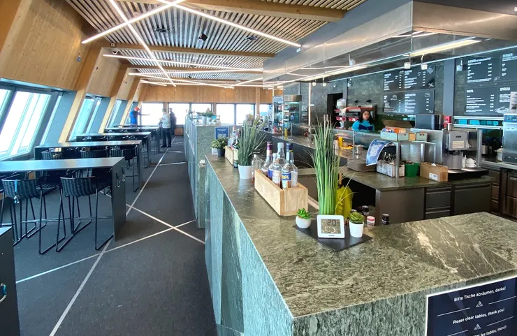 餐廳都有規定不能帶自己的食物進來吃