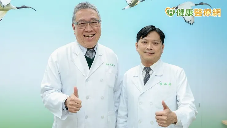 台灣胸腔暨重症加護醫學會提醒民眾,若日常活動時出現容易喘、咳嗽與痰多等症狀,可能是肺阻塞的早期警訊。