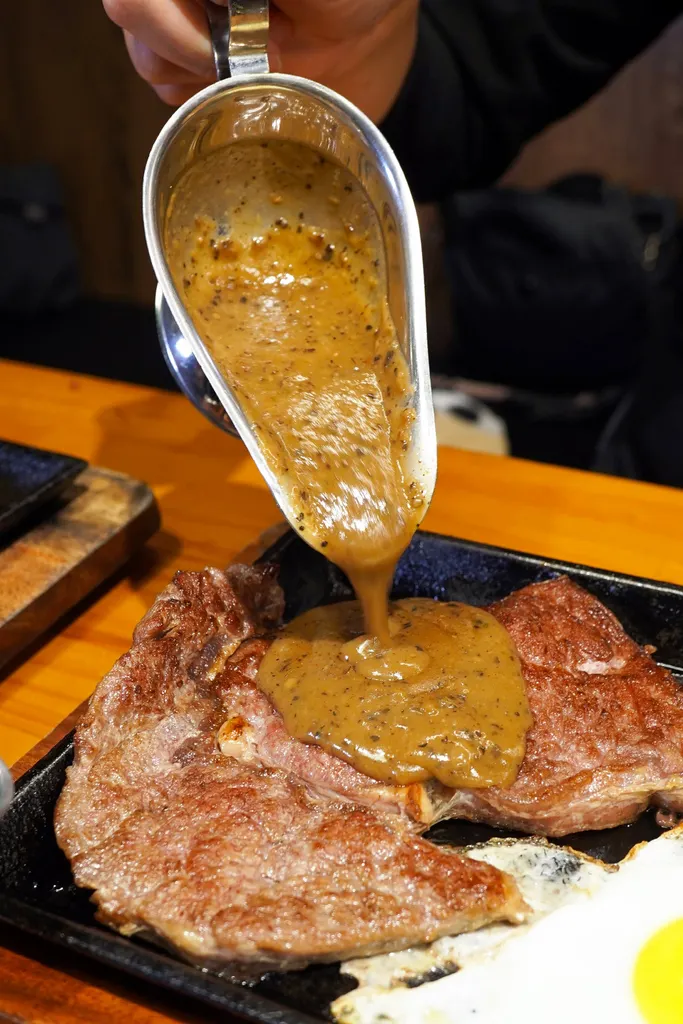 台南牛排推薦～魔力牛牛排館-安平文平店│平價牛排美味不打折！