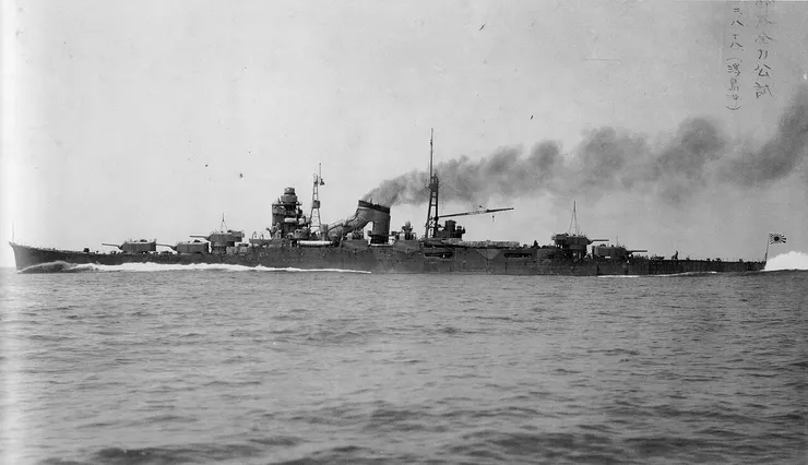 1937年8月18日，鈴谷號在立山附近航行