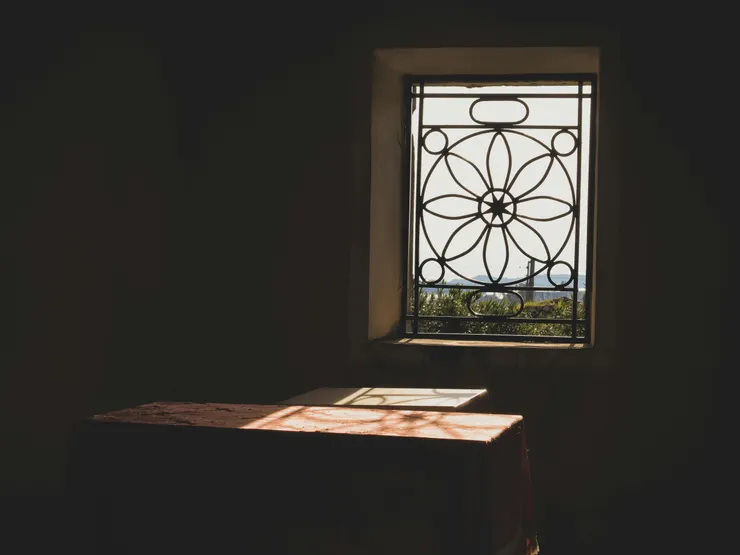 陽光的間隙。Pexels上由Mosxonas_D A拍攝的相片。