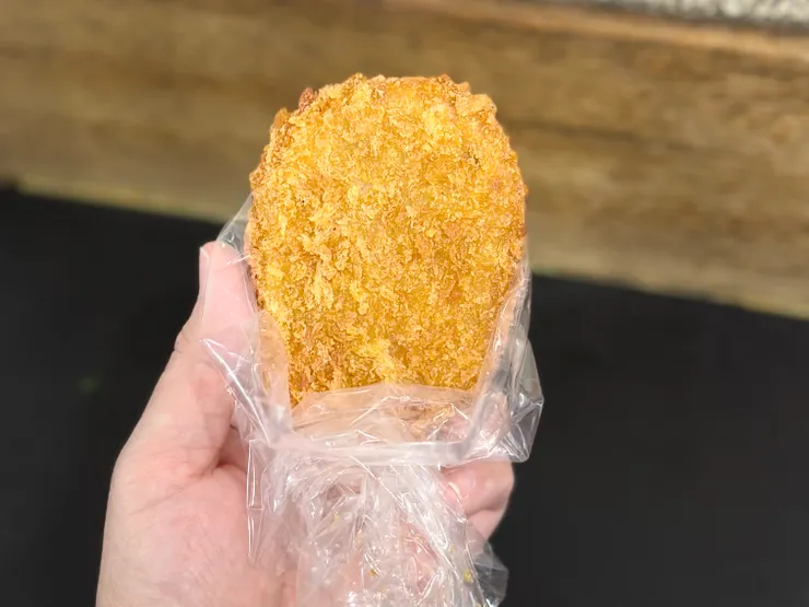 也模仿了五郎叫コロッケ，但是預製的冷，外皮也不脆，只能拌湯吃