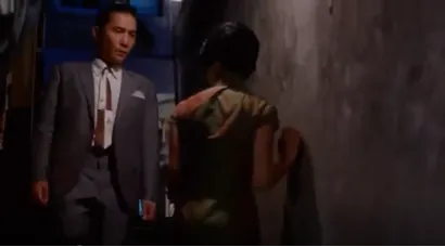 此後片段呈現幾次不同時刻，兩人於買麵時碰巧相遇的畫面。