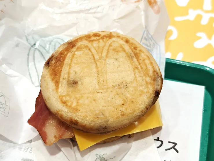 日本限定的鬆餅滿福堡