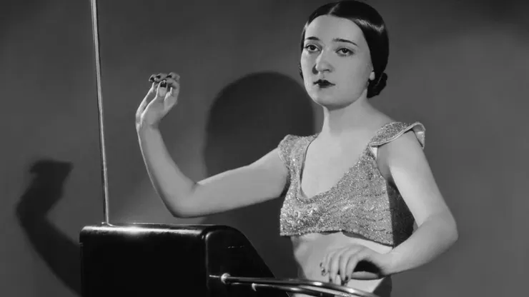 克拉拉·羅克莫爾（Clara Rockmore）