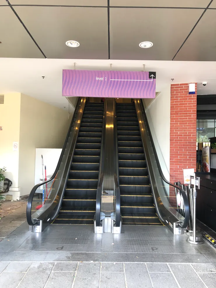 往上就是MOM辦公室