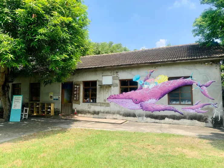 好美好夢幻的大紫鯨啊