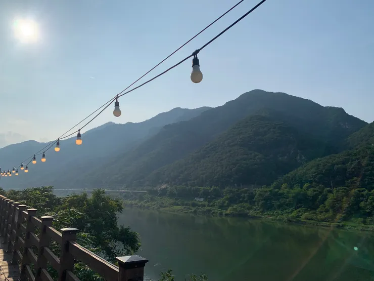 休息處看景色風光。