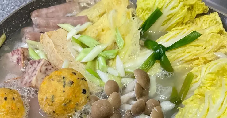 這一鍋的食材一半以上是冰箱常備食材。