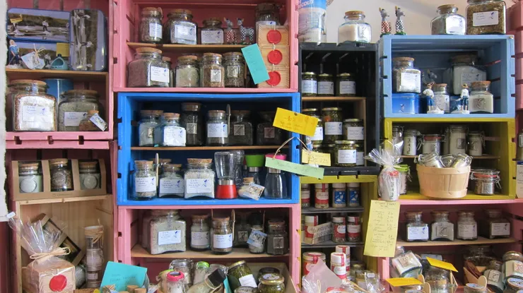 小商店賣當地盛產的海鹽