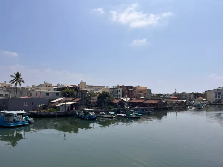 初春的東港小鎮